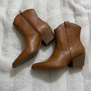 Universal Thread ankle boots